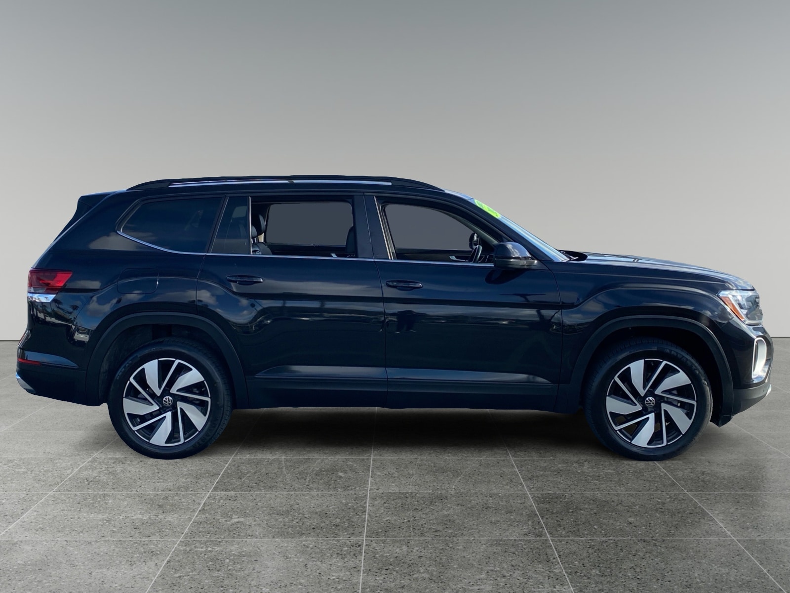 2024 Volkswagen Atlas 2.0T SE w/Technology photo 6
