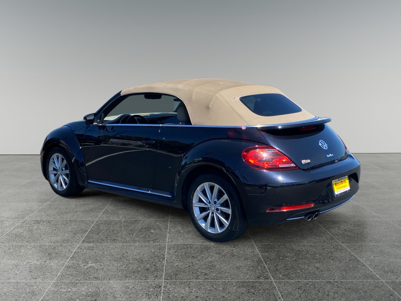 2019 Volkswagen Beetle 2.0T SE photo 3