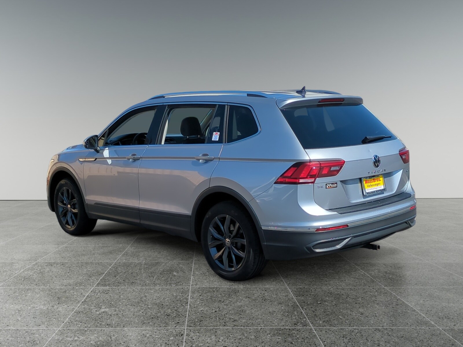 2023 Volkswagen Tiguan SE photo 3