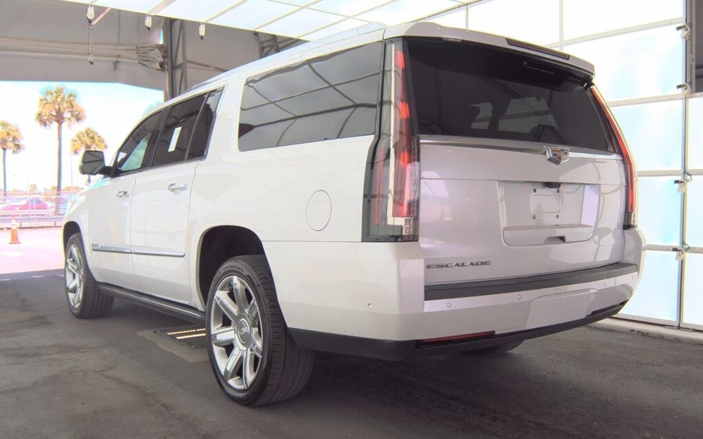 2020 Cadillac Escalade ESV Premium Luxury photo 3