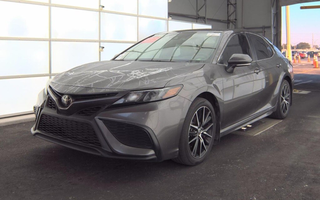 2023 Toyota Camry SE photo 2