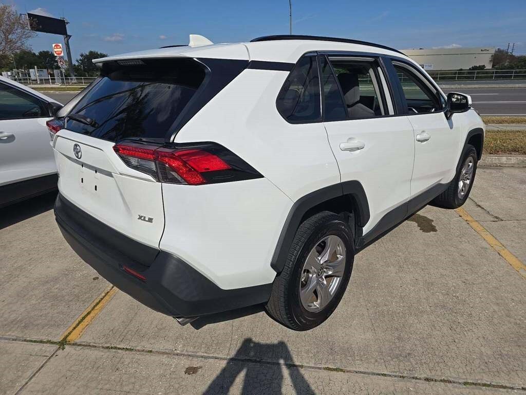 2023 Toyota RAV4 XLE photo 4