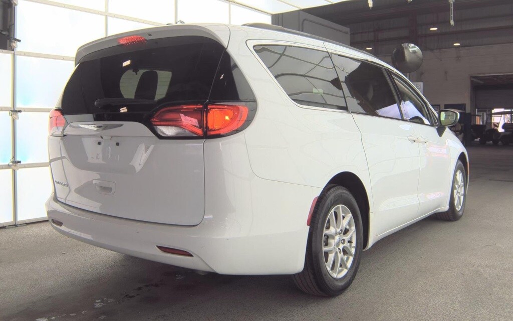 2021 Chrysler Voyager LXi photo 4