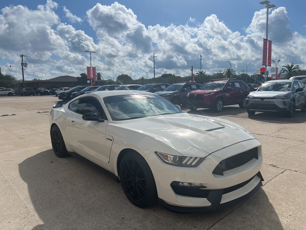 2020 Ford Mustang Shelby photo 2
