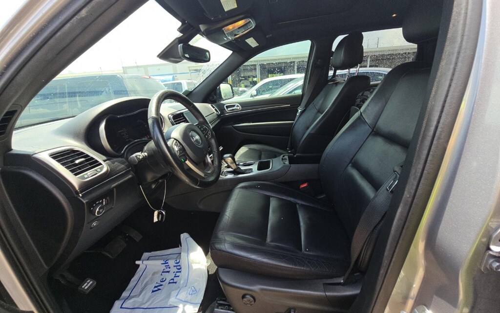 2020 Jeep Grand Cherokee Limited photo 2