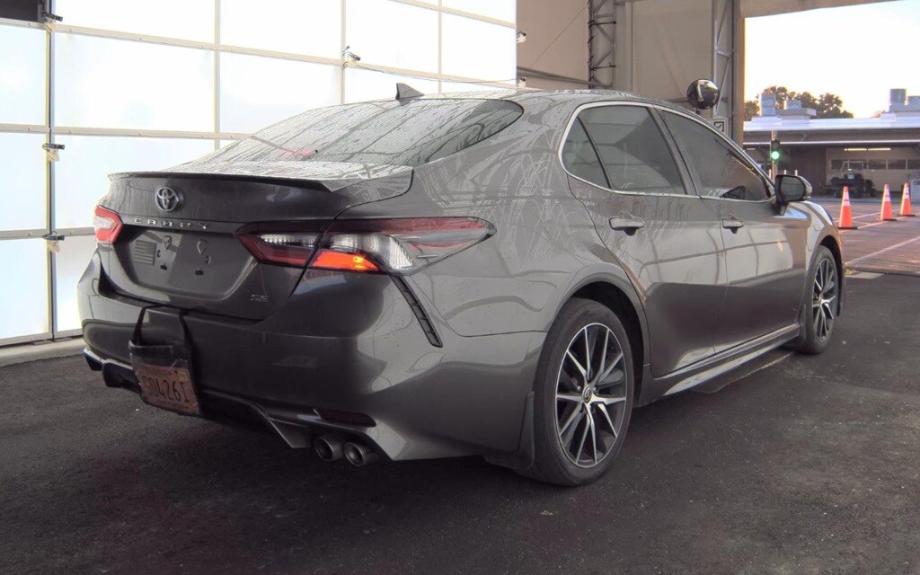 2023 Toyota Camry SE photo 3