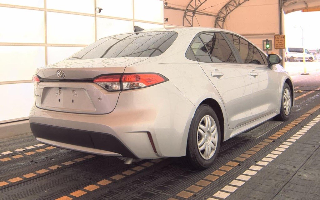 2022 Toyota Corolla L photo 2
