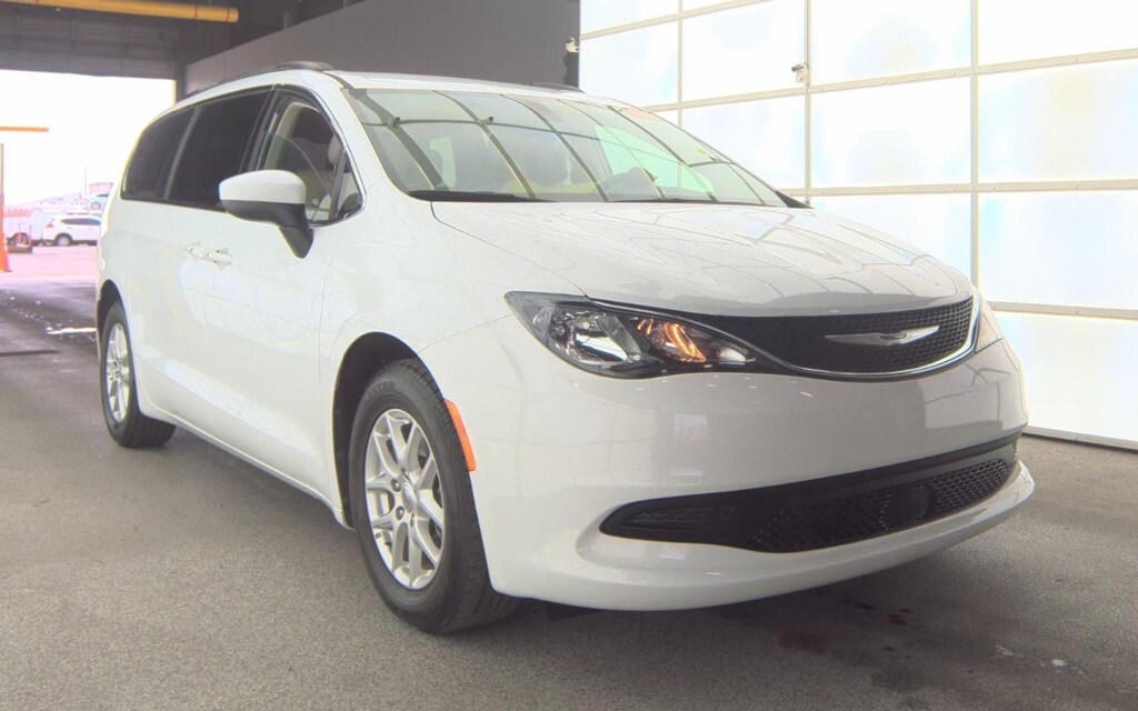 2021 Chrysler Voyager LXi photo 2