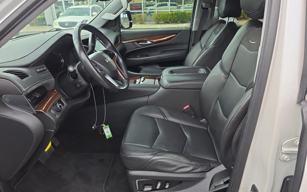 2020 Cadillac Escalade ESV Premium Luxury photo 4
