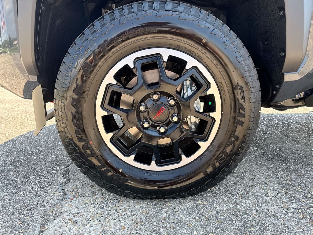 2025 Toyota Tacoma TRD Off Road - Photo 12