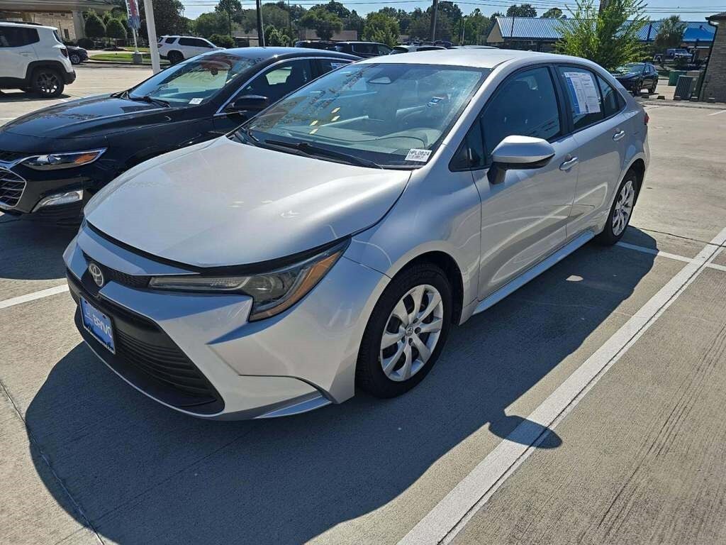 2023 Toyota Corolla LE photo 3