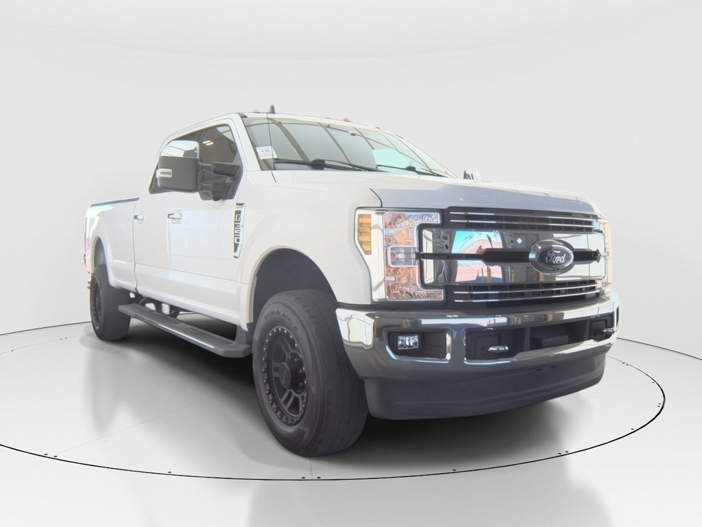 2019 Ford F-350 Super Duty Lariat's photo