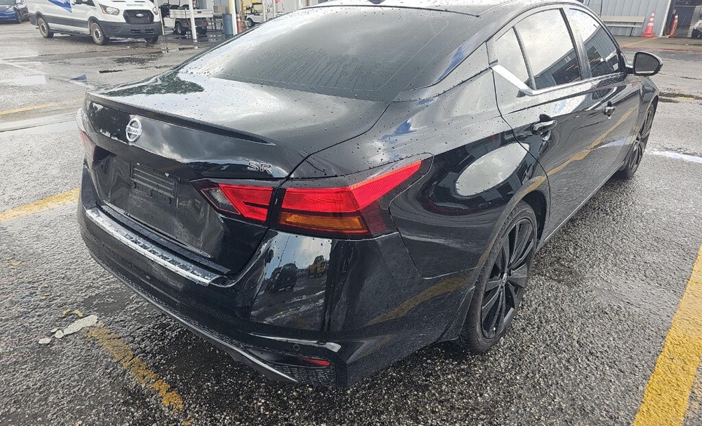 2021 Nissan Altima SR photo 4