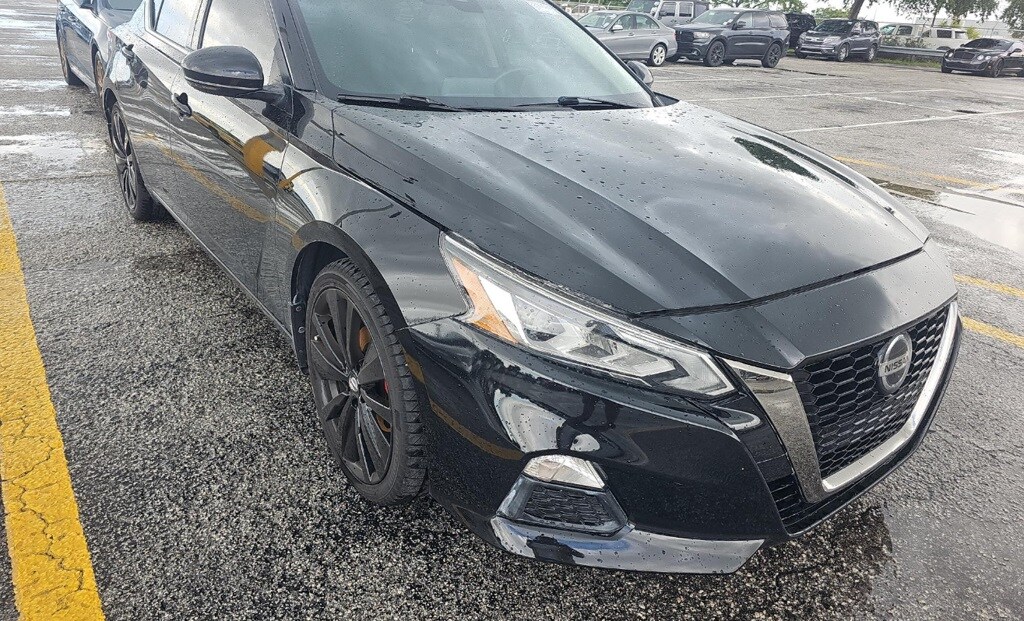 2021 Nissan Altima SR photo 2