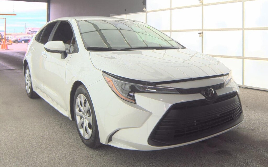 2024 Toyota Corolla LE photo 2