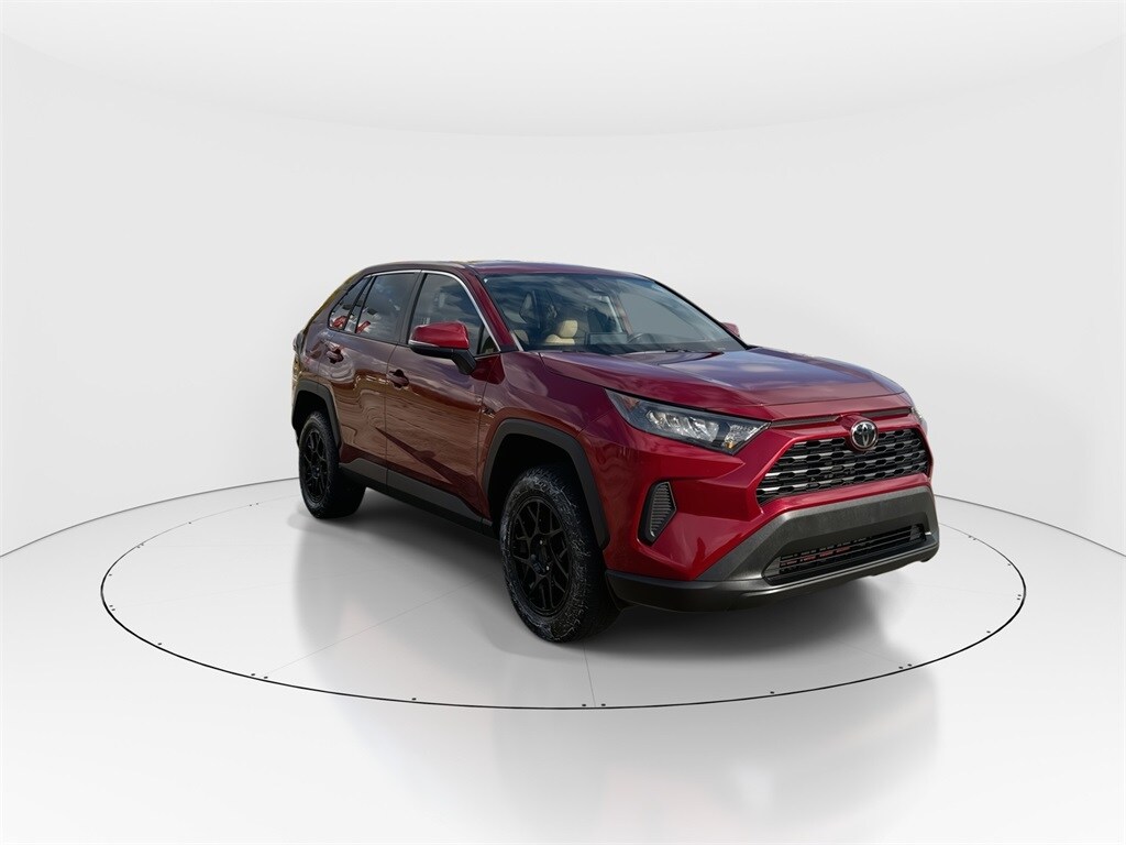 2022 Toyota RAV4 LE photo 2