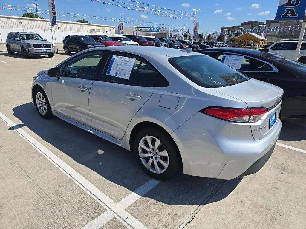 2023 Toyota Corolla LE photo 4