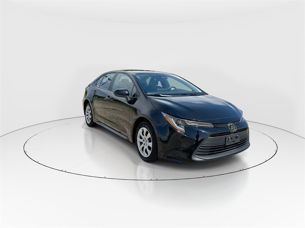 Used 2023 Toyota Corolla LE with VIN 5YFB4MDE2PP048500 for sale in Northfield, Minnesota