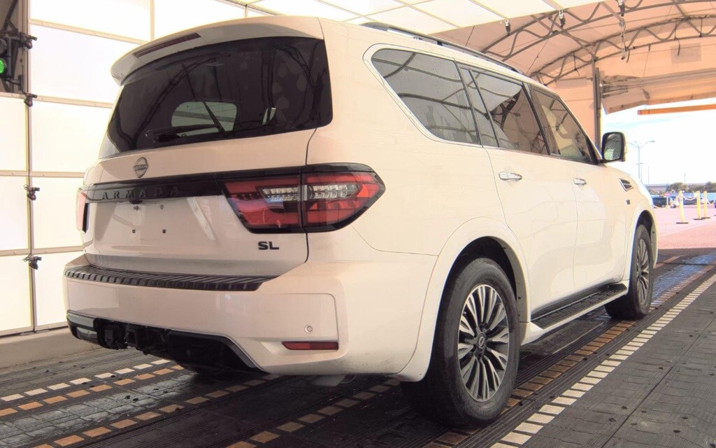 2022 Nissan Armada SL photo 3