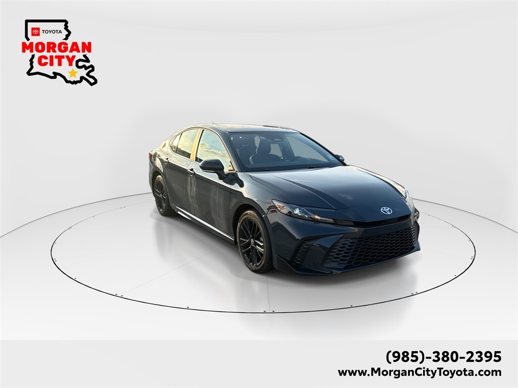 2025 Toyota Camry SE's photo