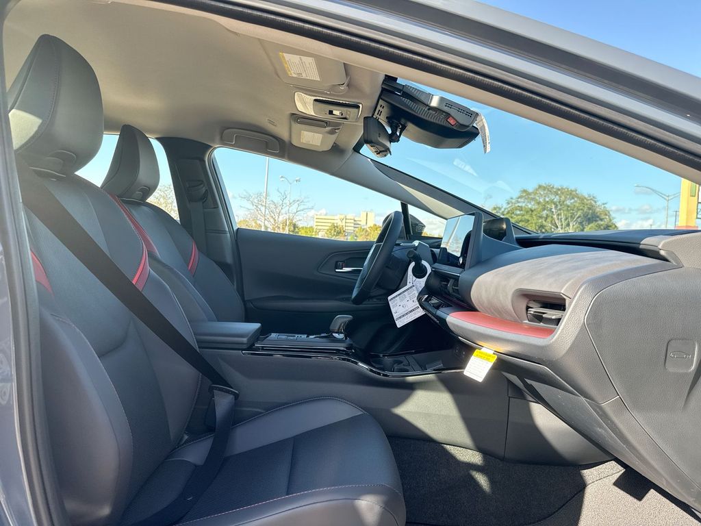 2026 Toyota Prius Plug-in Hybrid XSE Premium - Photo 31