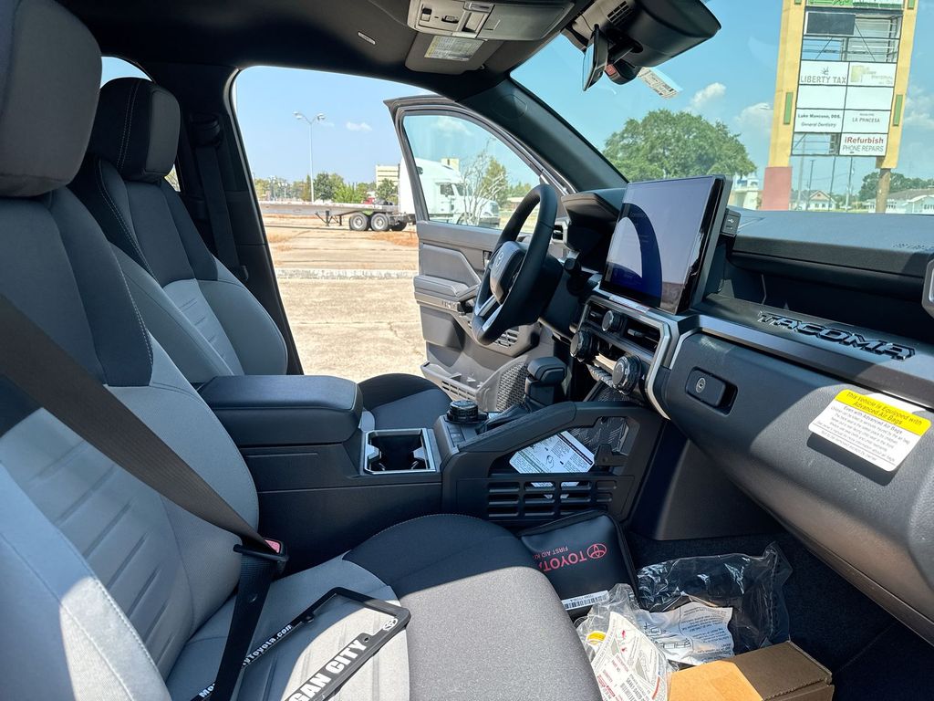 2025 Toyota Tacoma TRD Off Road - Photo 31