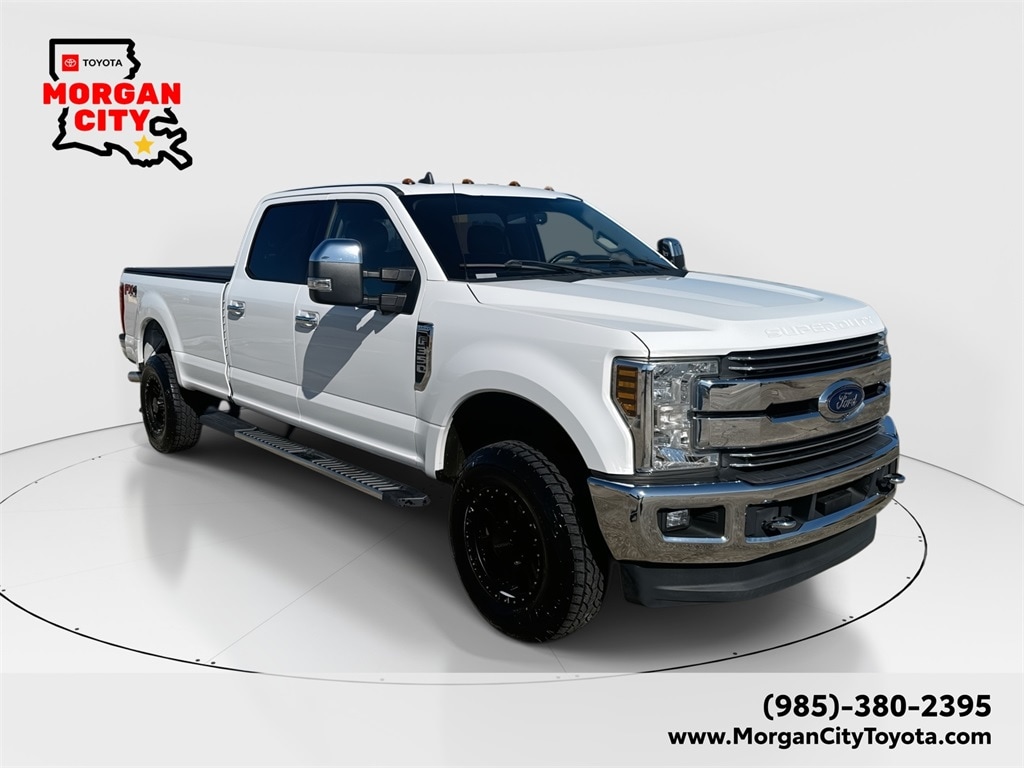2019 Ford F-350 Super Duty Lariat's photo