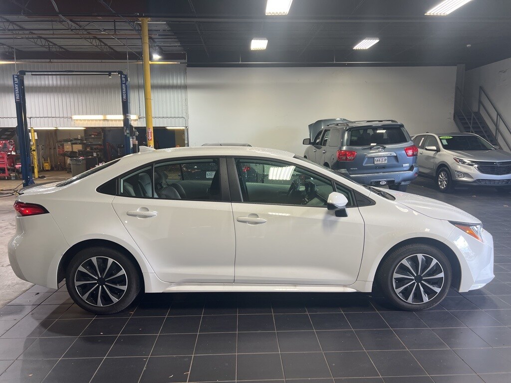 2024 Toyota Corolla LE photo 3