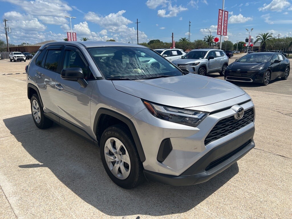 2024 Toyota RAV4 LE photo 2