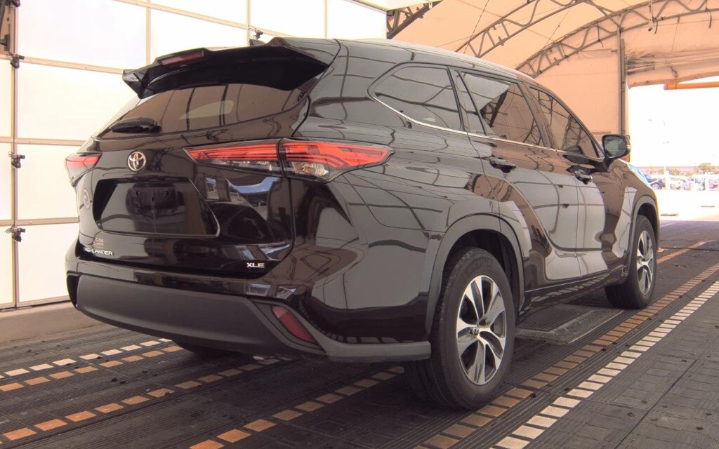2022 Toyota Highlander XLE photo 4