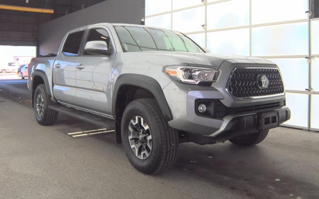 2019 Toyota Tacoma TRD Off-Road photo 2