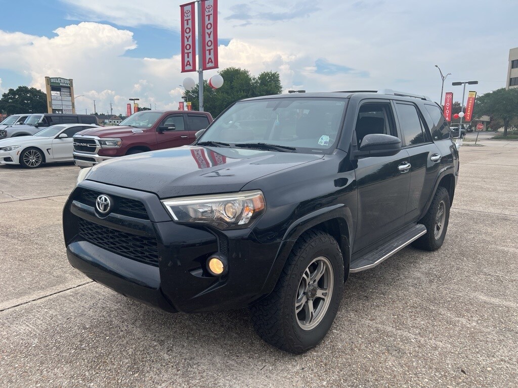 2014 Toyota 4Runner SR5 photo 2