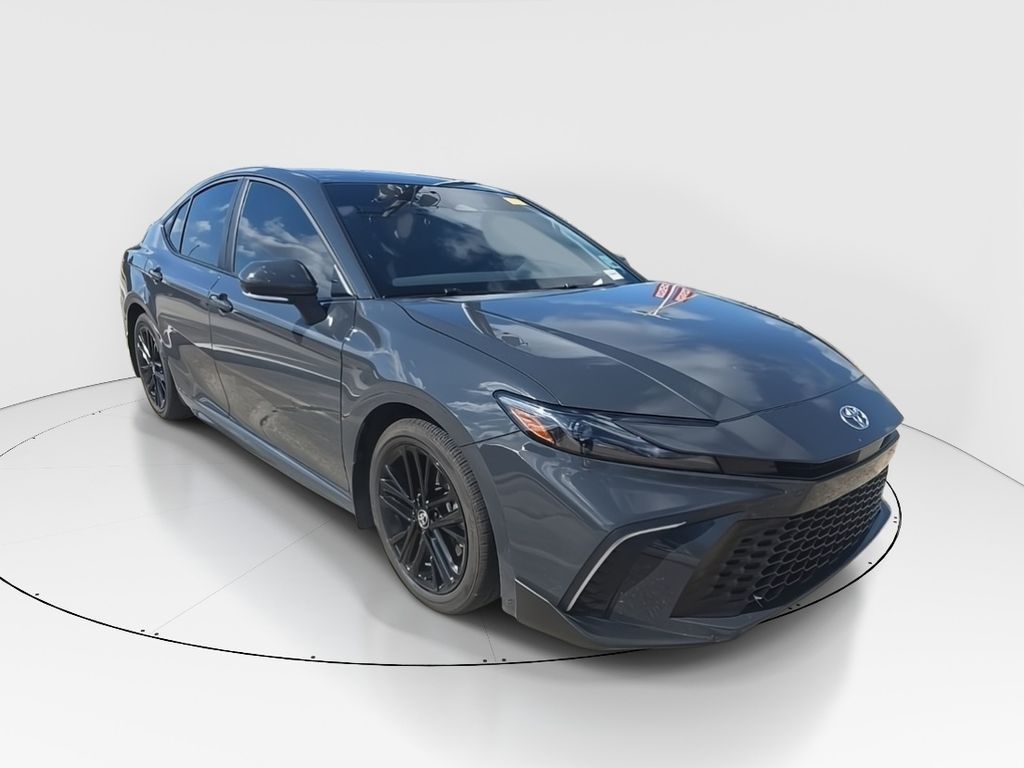 2025 Toyota Camry SE Hybrid's photo