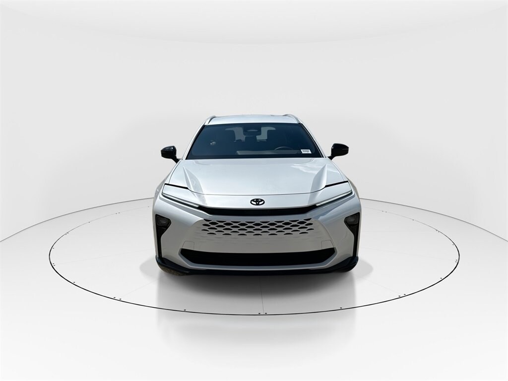 2025 Toyota Crown Signia XLE photo 3