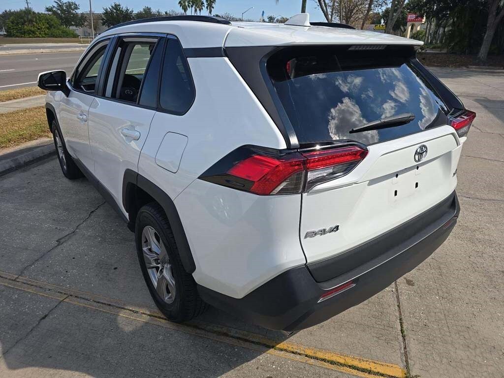 2023 Toyota RAV4 XLE photo 3