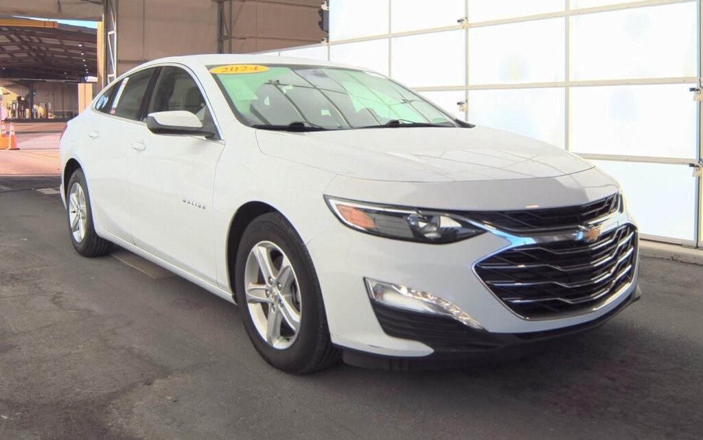 2024 Chevrolet Malibu 1LT photo 2