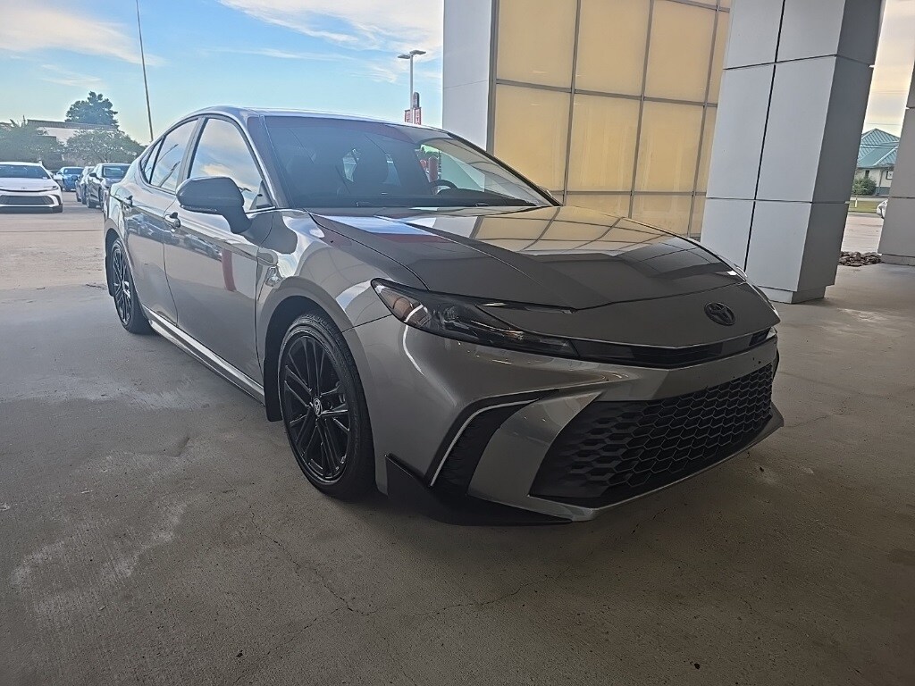 2025 Toyota Camry SE photo 2