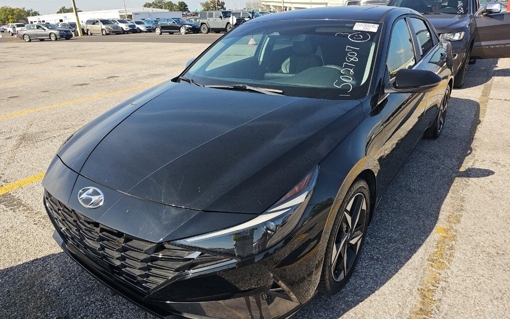 2023 Hyundai Elantra Limited photo 3