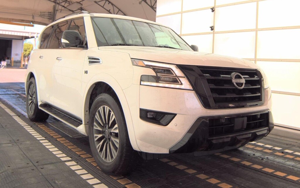 2022 Nissan Armada SL photo 2