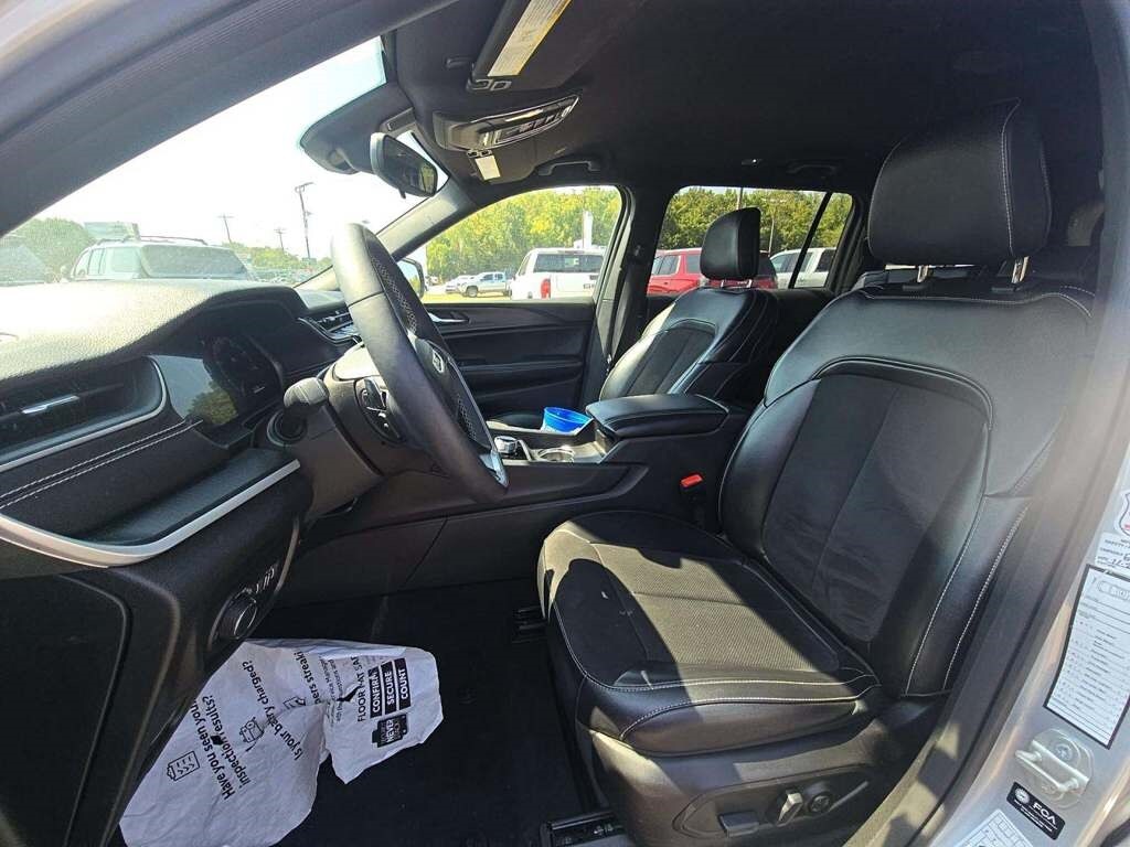 2023 Jeep Grand Cherokee Altitude photo 3