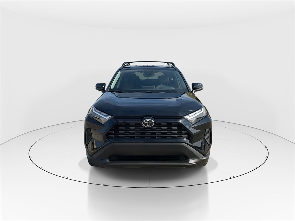 2025 Toyota RAV4 Hybrid XLE photo 3