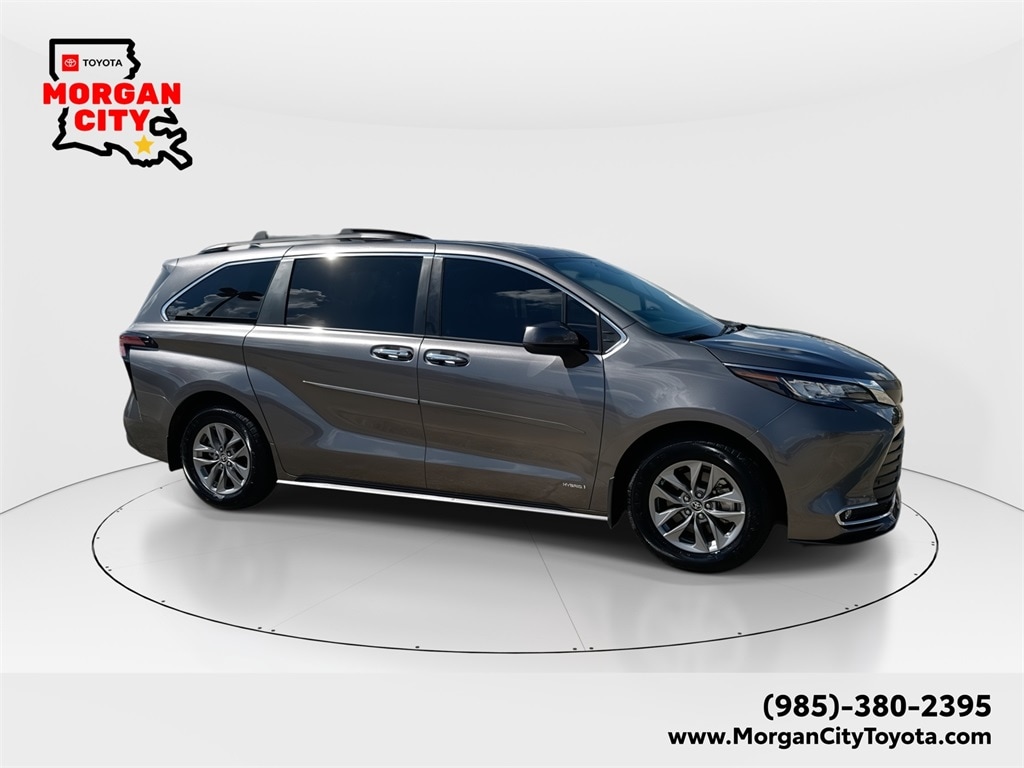 2021 Toyota Sienna XLE's photo