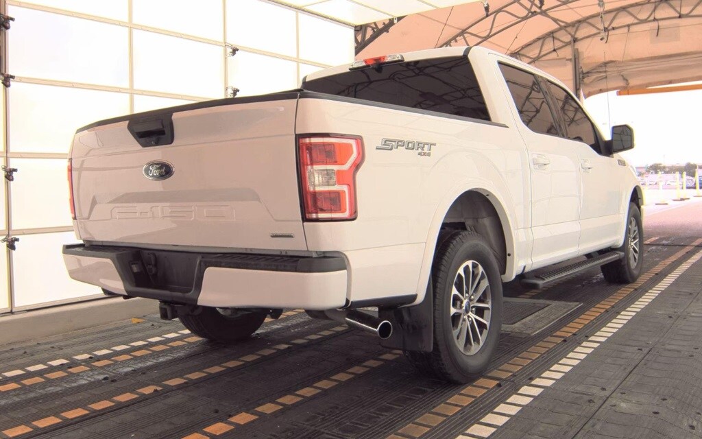 2019 Ford F-150 XLT photo 2