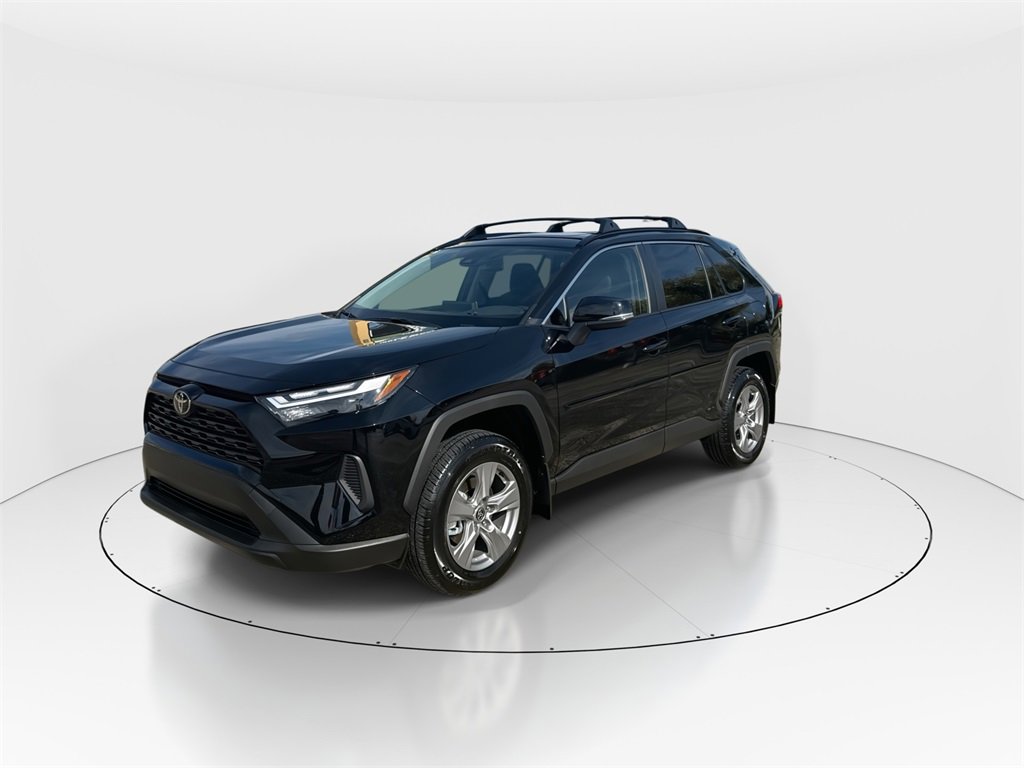 2025 Toyota RAV4 Hybrid XLE photo 4