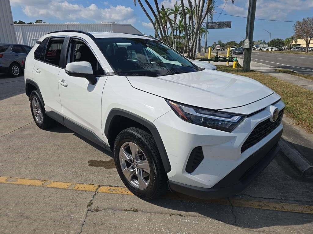 2023 Toyota RAV4 XLE photo 2