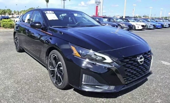 2024 Nissan Altima 2.5 SR photo 2