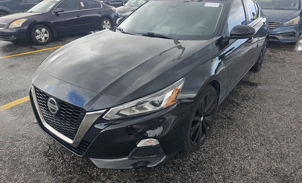 2021 Nissan Altima SR photo 3
