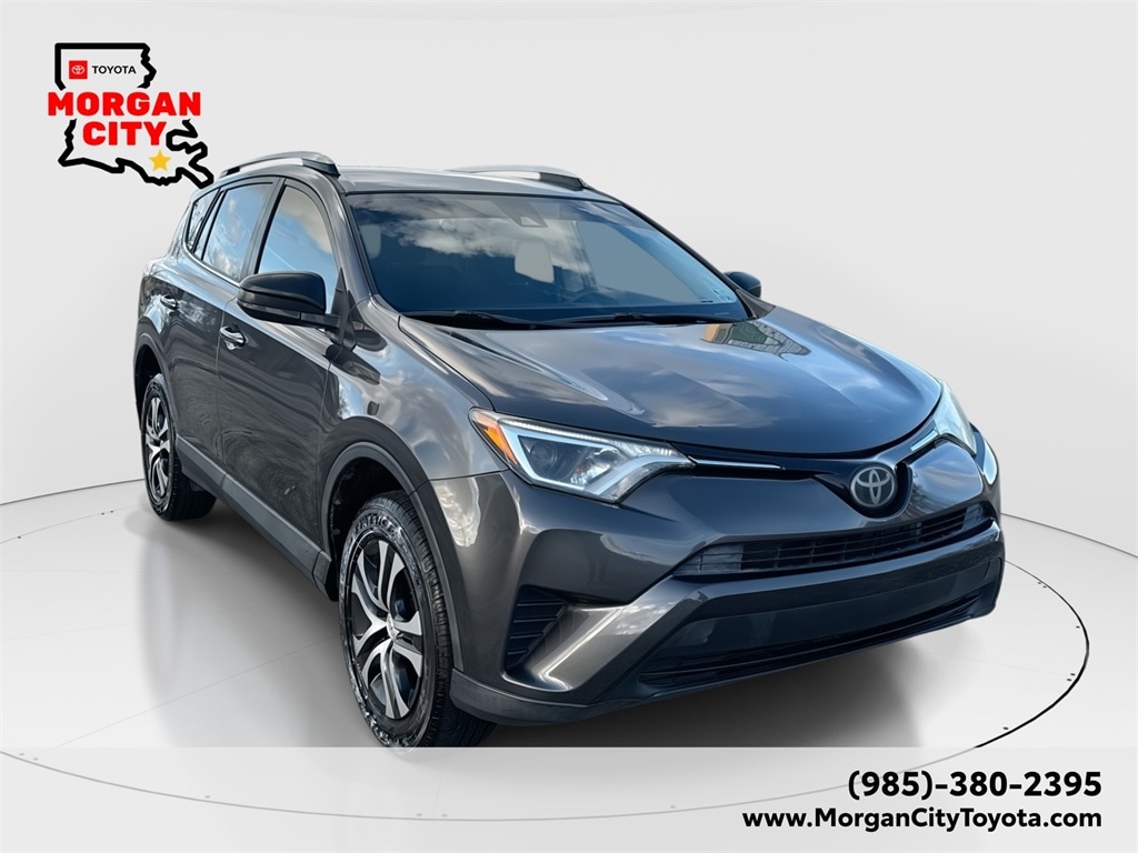 2018 Toyota RAV4 LE's photo