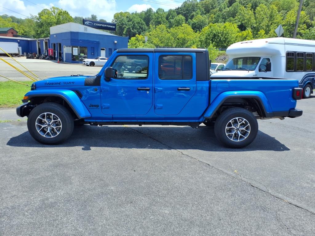 2024 Jeep Gladiator Sport photo 2