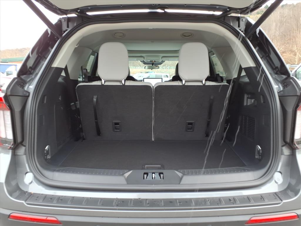 2026 Ford Explorer photo 2